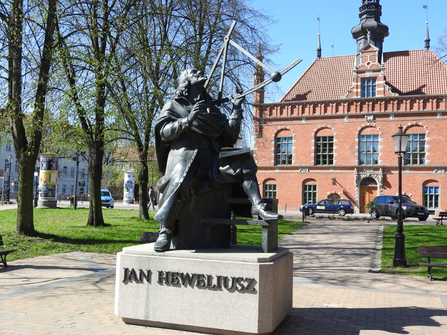 Stary Ratusz i Pomnik Heweliusza